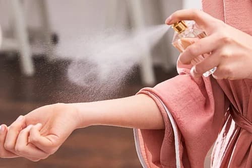 Ontdek Reef parfum met citrus, bloemige en warme ondertonen