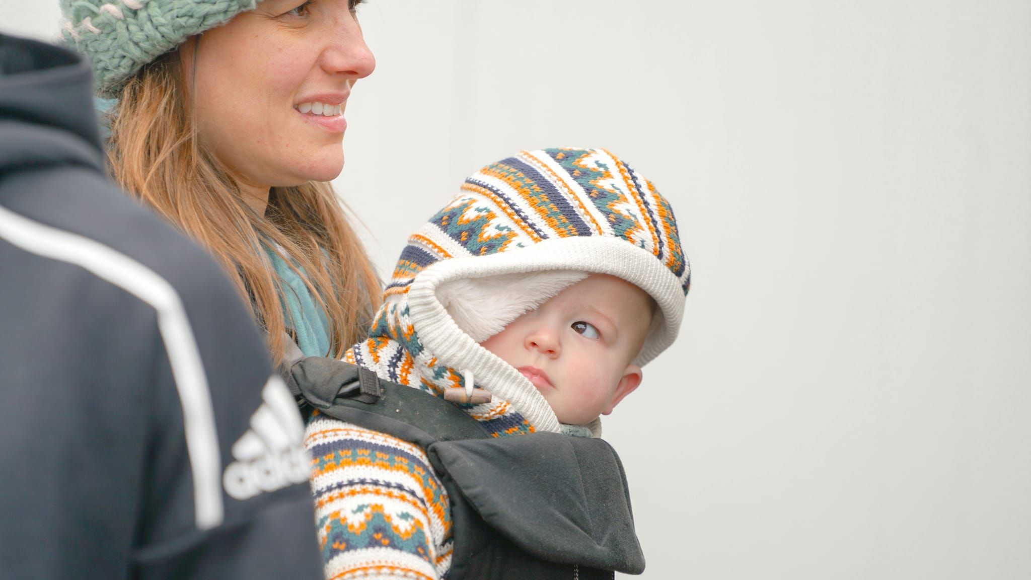 Le porte bébé mei tai : tradition et confort au service des parents